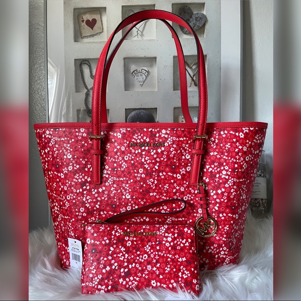 SOLD 🌺 NWTs Michael Kors MD Carryall Tote & LG Double Gusset Wristlet Bundle 🌺